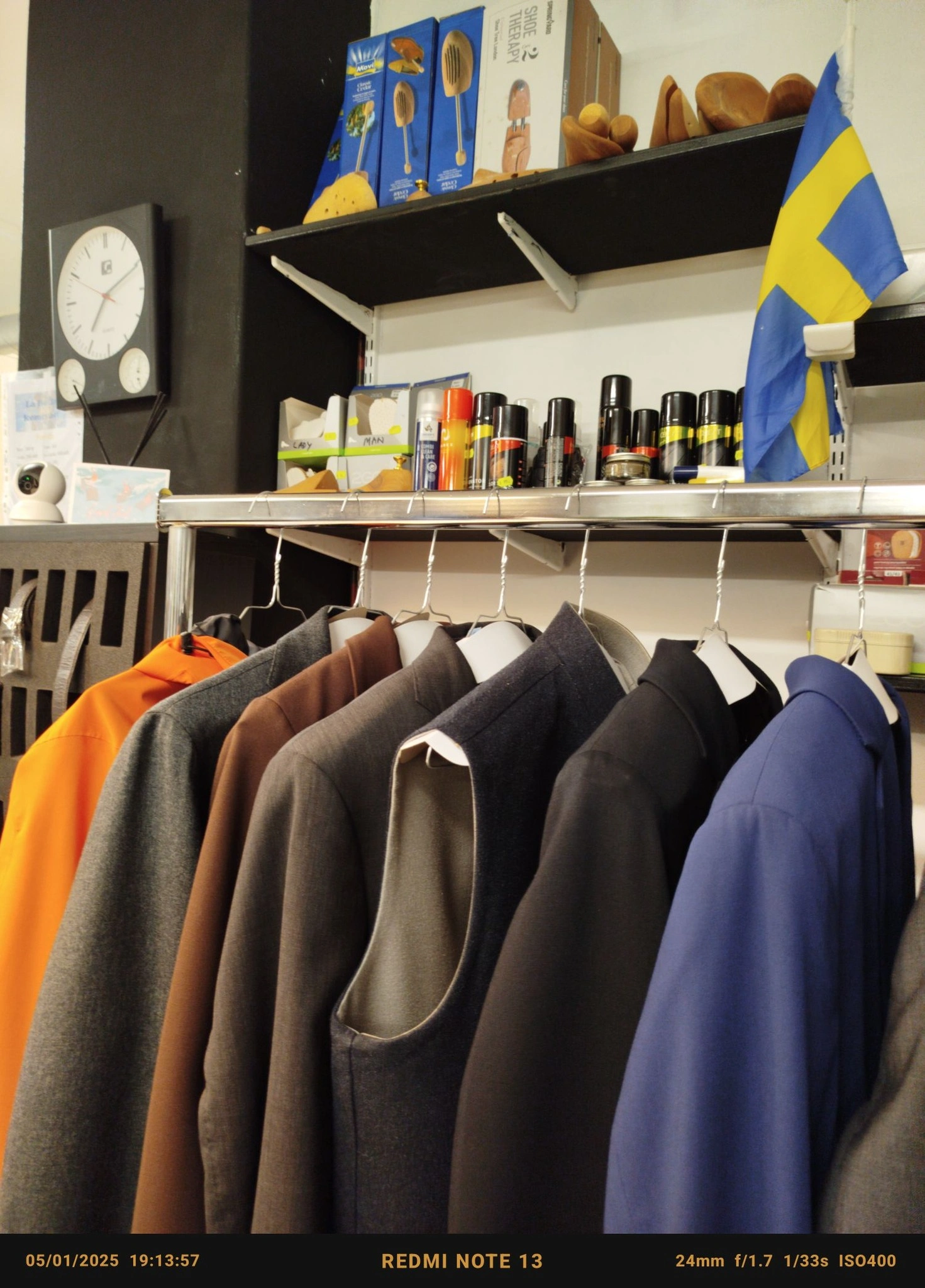 Plagg och svenska flaggan